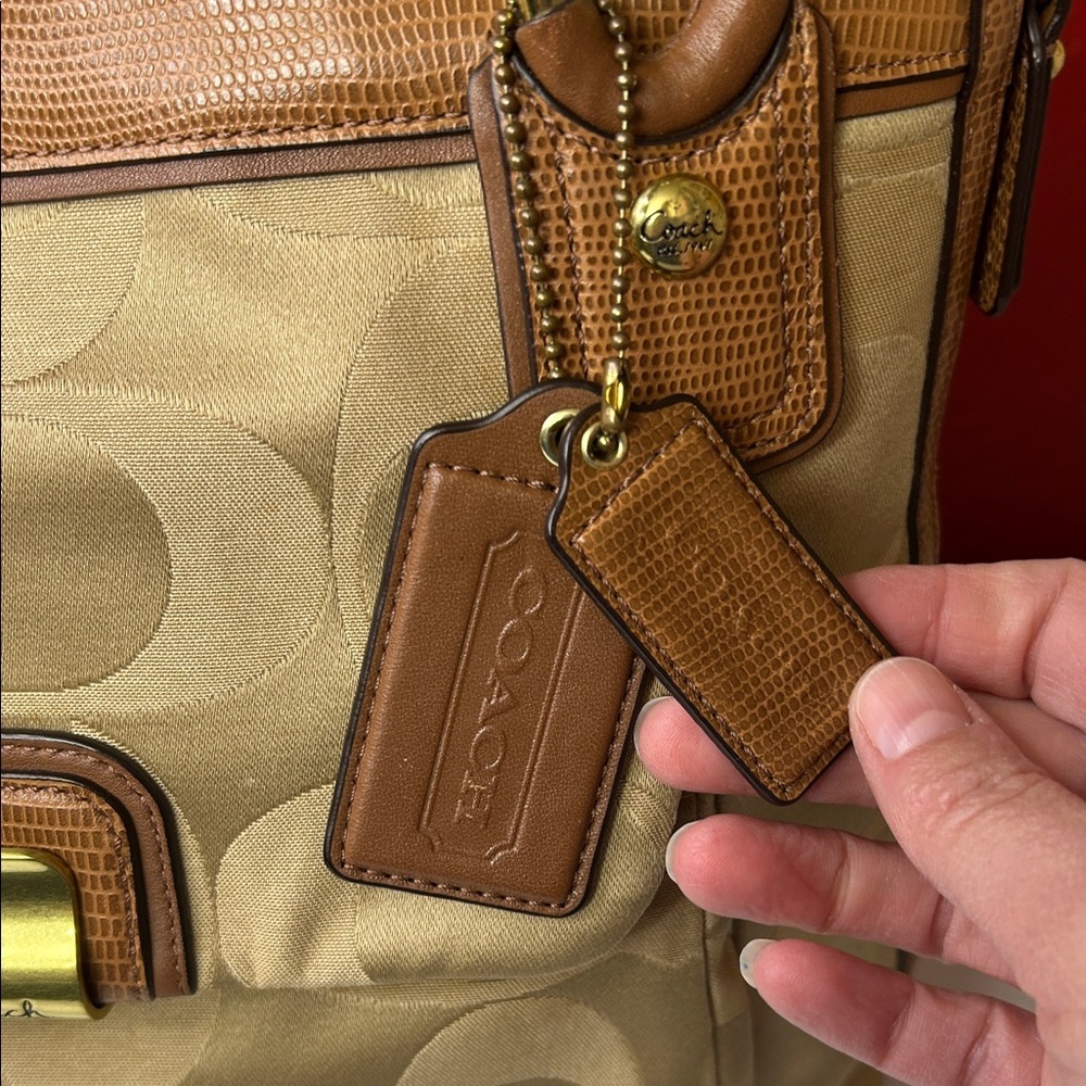 Coach Beige and Brown Shoulder Bag - Picture 3 of 13